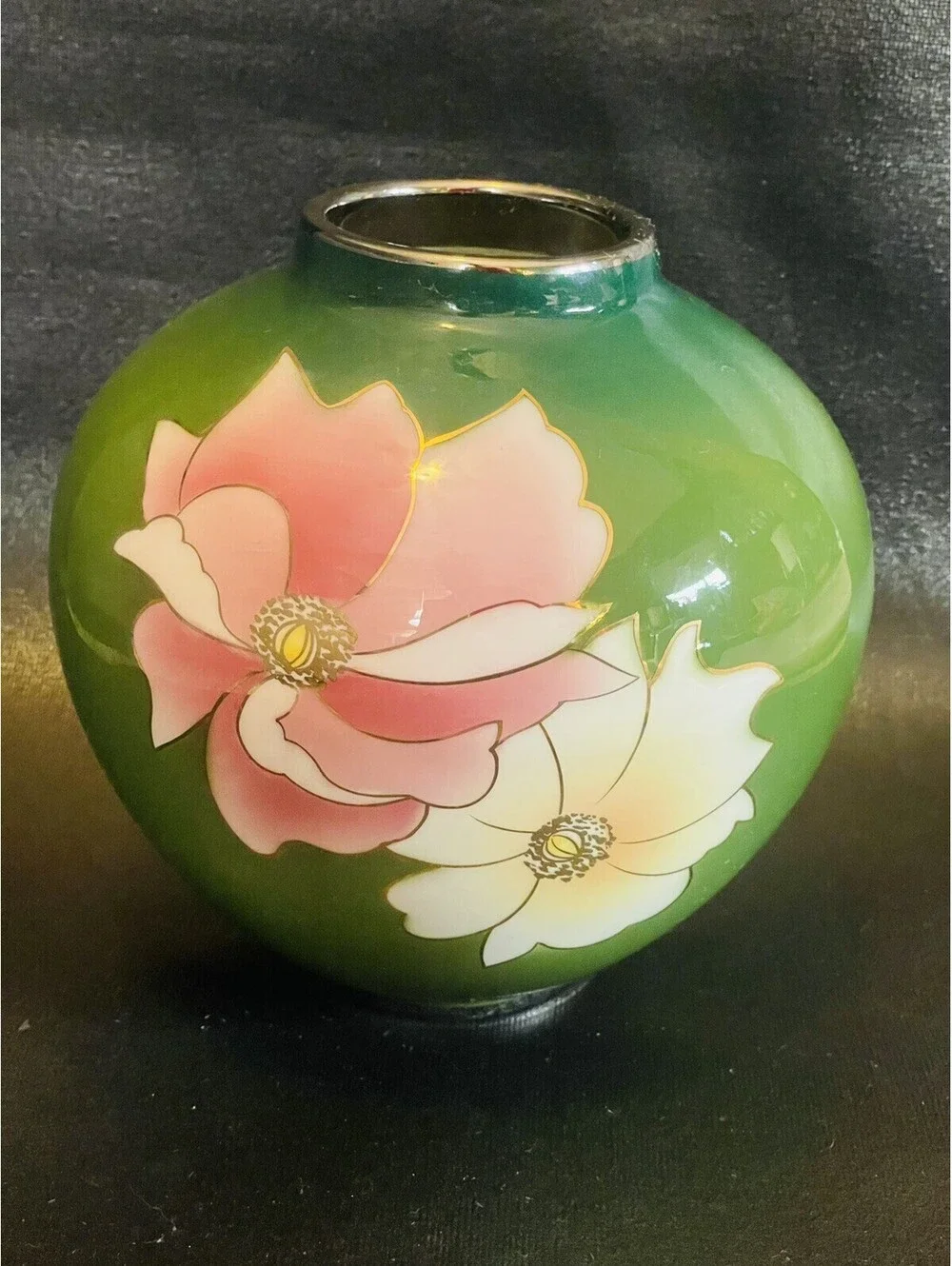 FUJICLOS Japanese Round Flower Vase Elegant Green Round 7” Floral Painted Vase